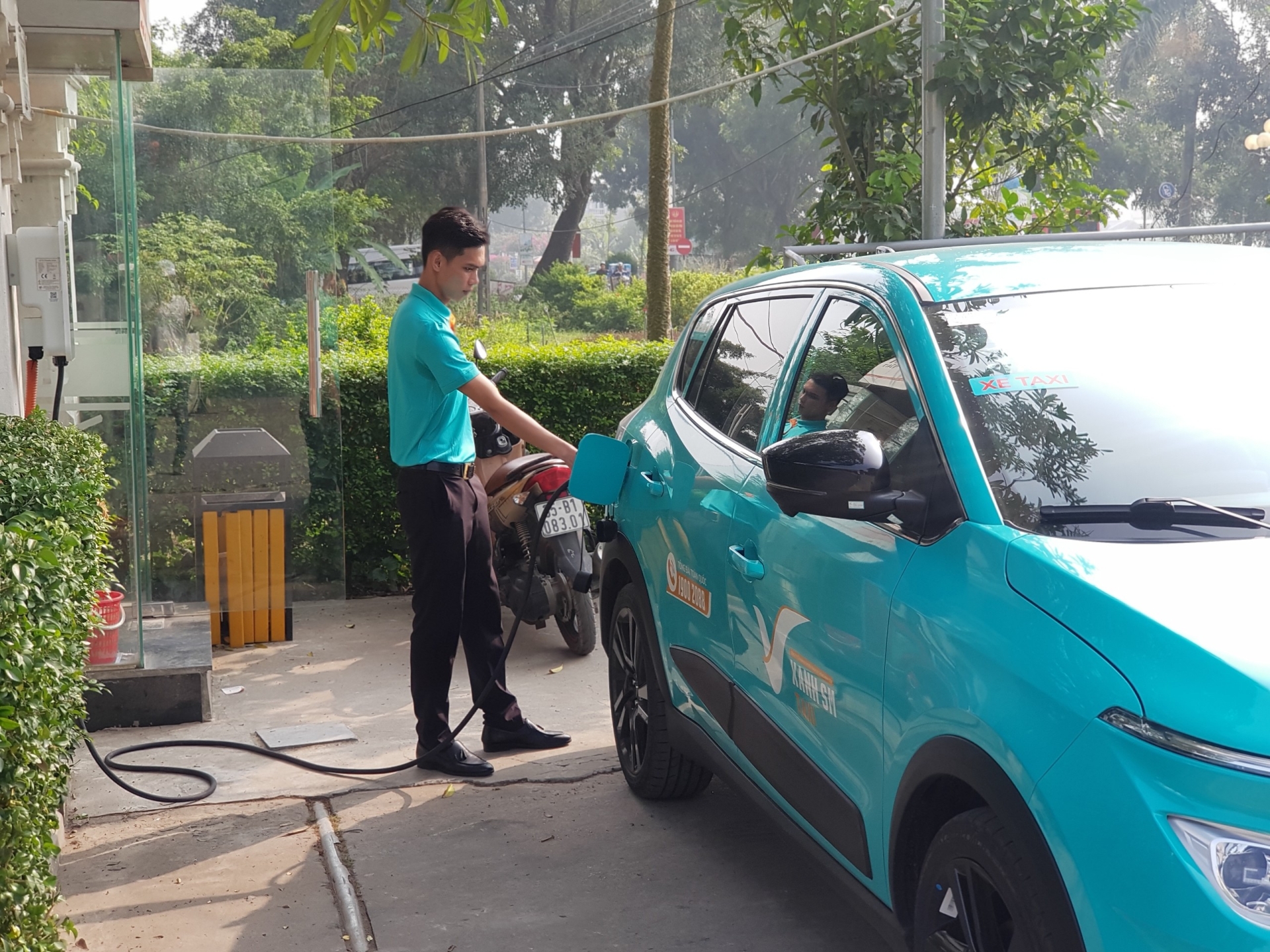 sạc &ocirc; t&ocirc; điện an to&agrave;n VHN